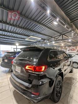 جیپ گراند شیرۆکی